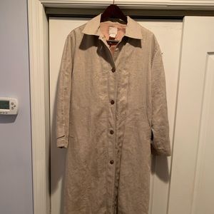 Trench coat Gap| lightweight Tan size 6R | Small yellow mark on lower front